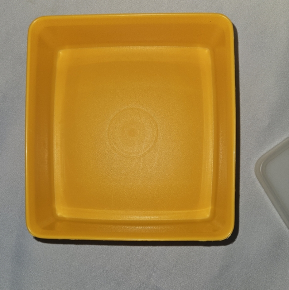 Vintage Tupperware Square A Way #670 Sandwich Keeper With Clear Lid Yellow Base - Picture 5 of 7
